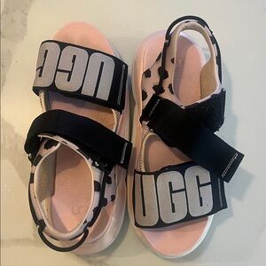 UGG Women's LA Cloud Sandals in a leopard/cheetah print pattern Pink and Black
